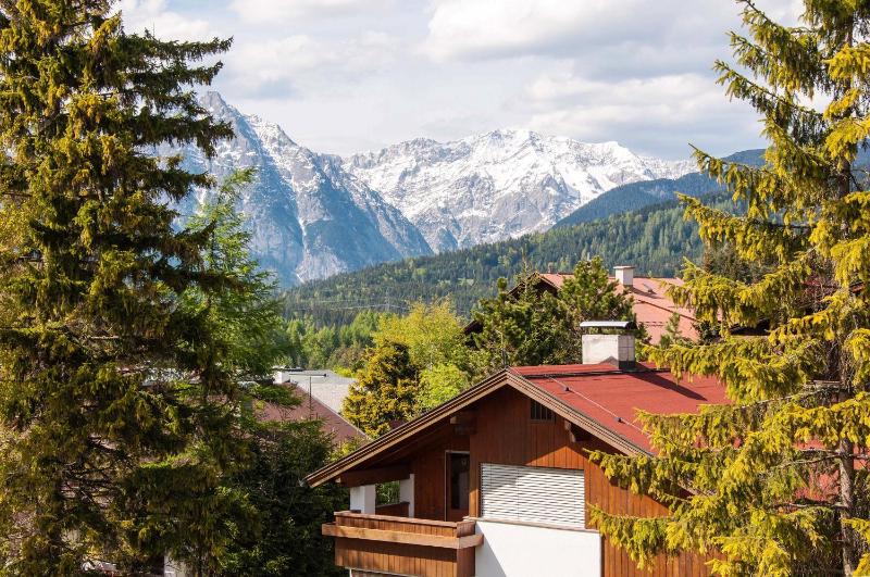One-Bedroom Apartment with Balcony - Alpenpanorama image 4
