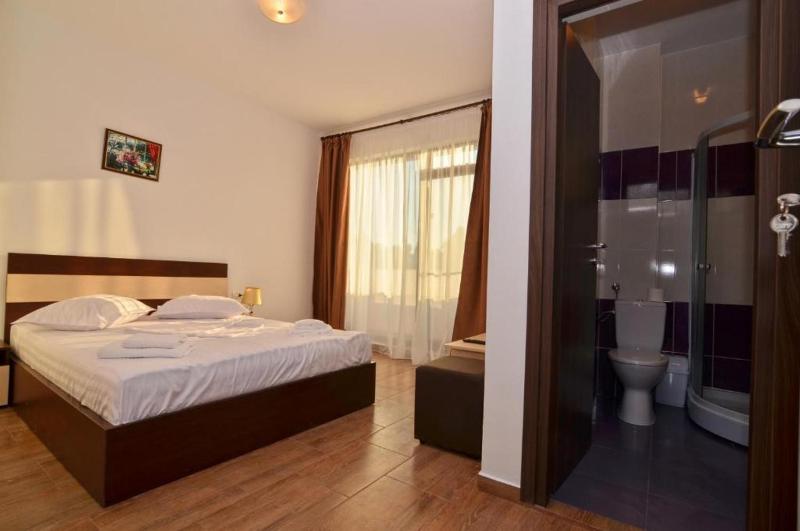 Double Room with Balcony image 1