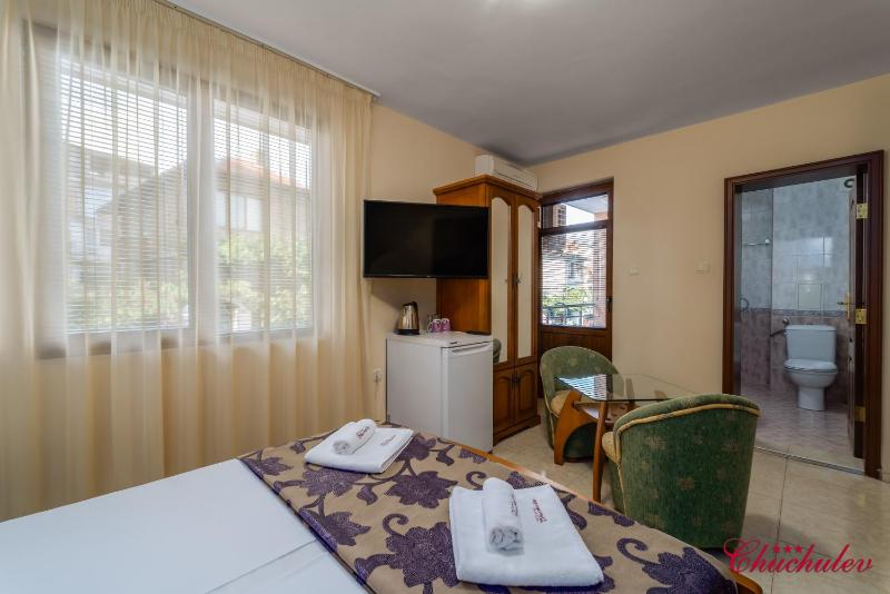Small Double Room image 3