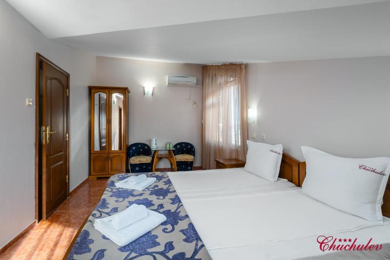Suite with Sea View image 2