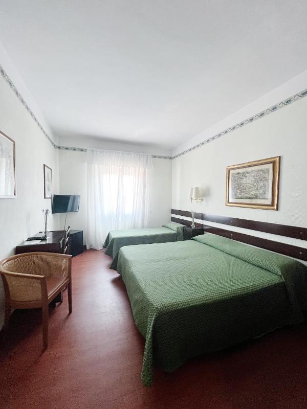 Standard Triple Room image 1