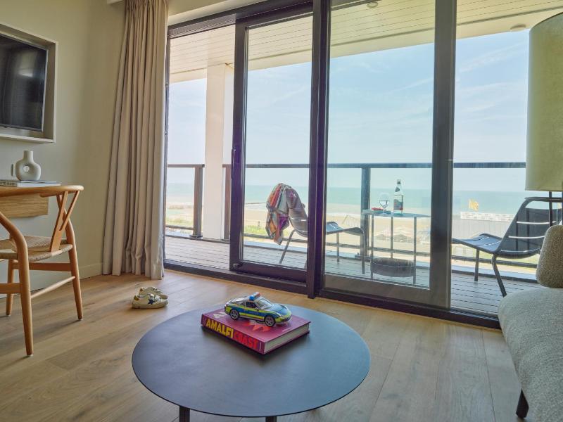Cosy Seaview image 1
