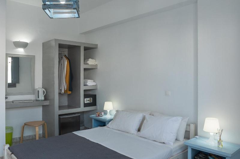 Budget Double Room image 3