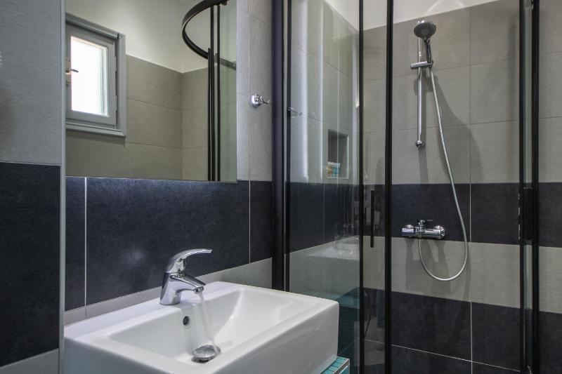 Deluxe Double or Twin Room image 3
