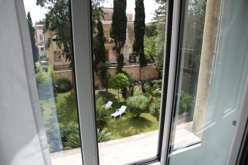Junior Suite with Garden View image 2