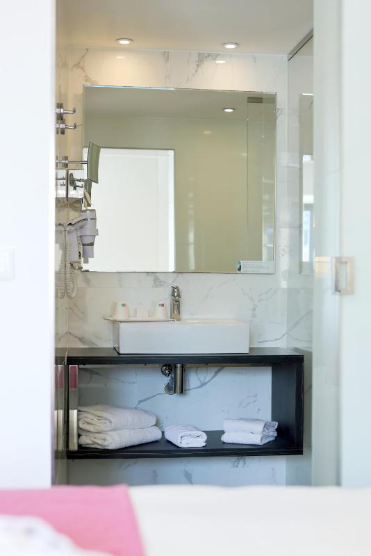 Superior Double Room with Sea View - Front Sea View image 3
