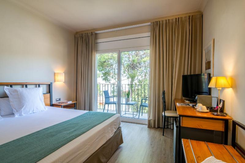 Double Room with Balcony image 1