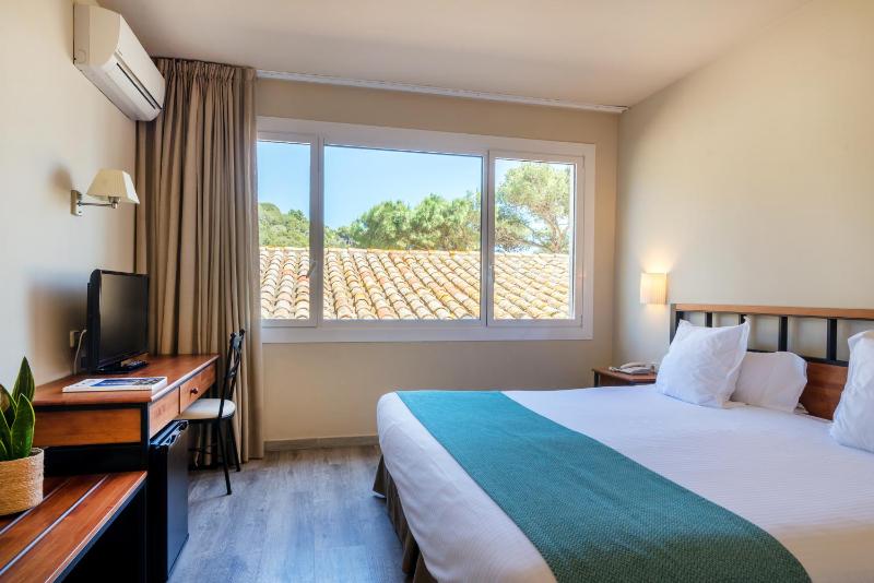 Double Room with Window image 4