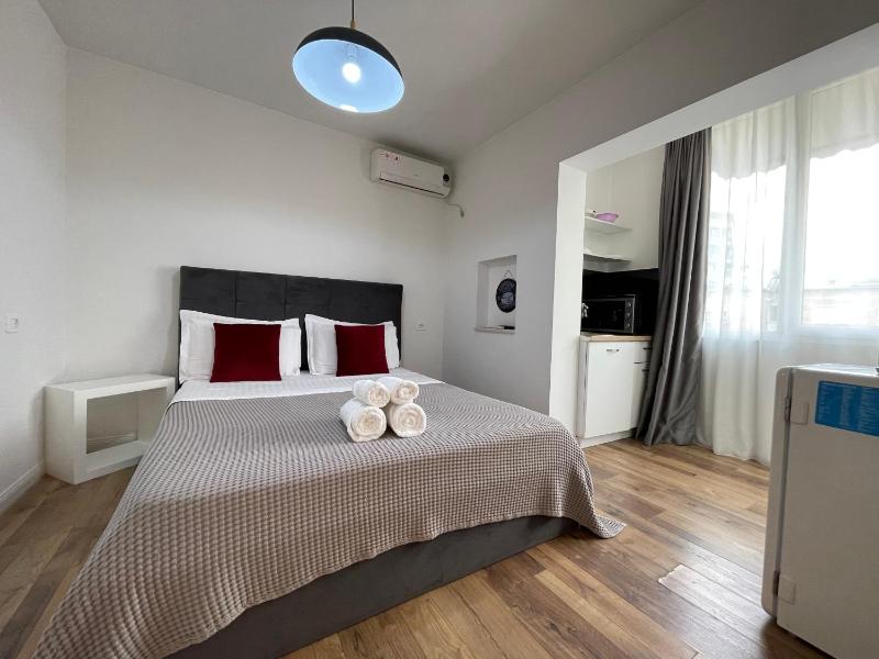 Central Studio Apartments - image 7