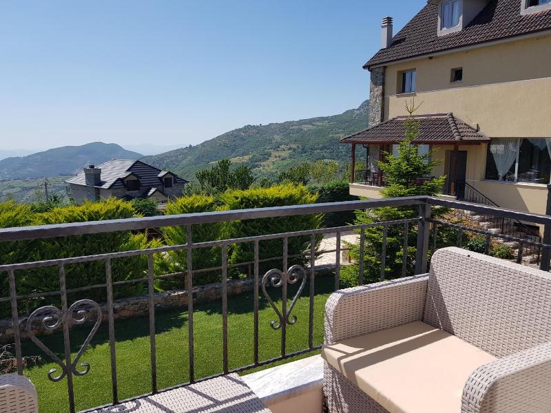 Double Room with Mountain View image 4