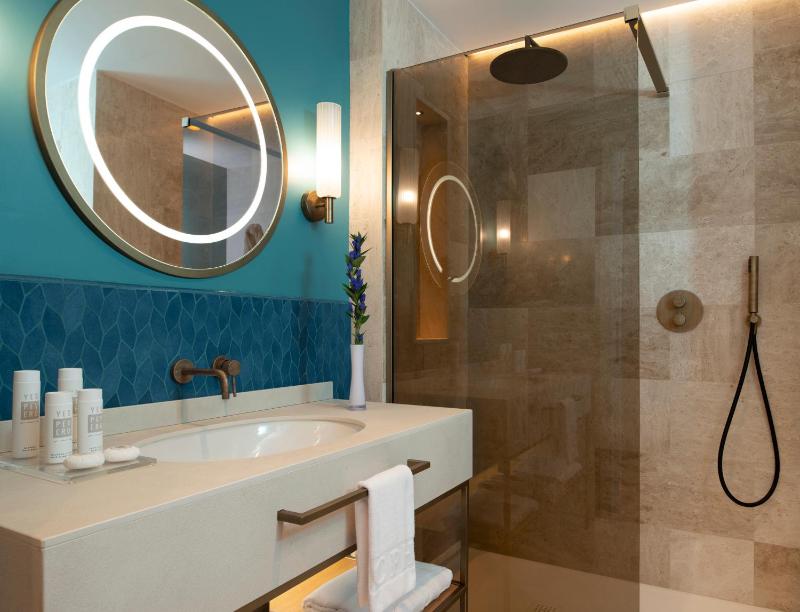 Premium Deluxe Double or Twin Room image 4