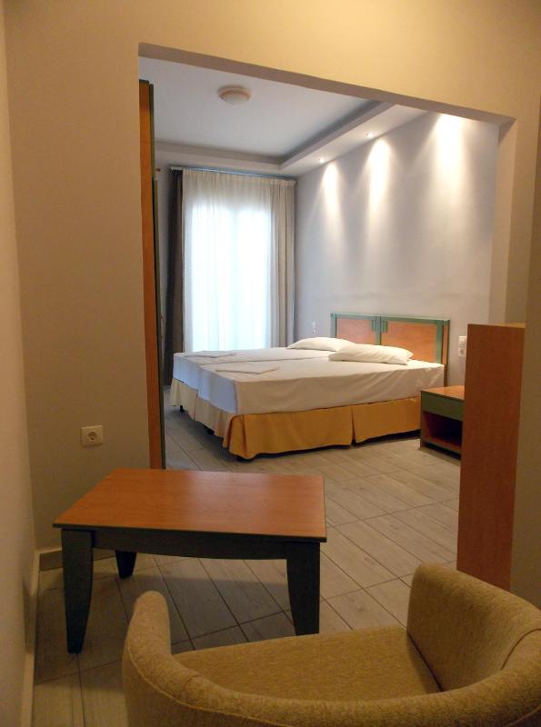 Triple Room with Sea View image 3