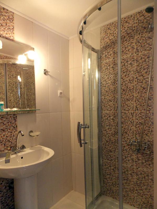 Twin or Double Room with Sea View image 4