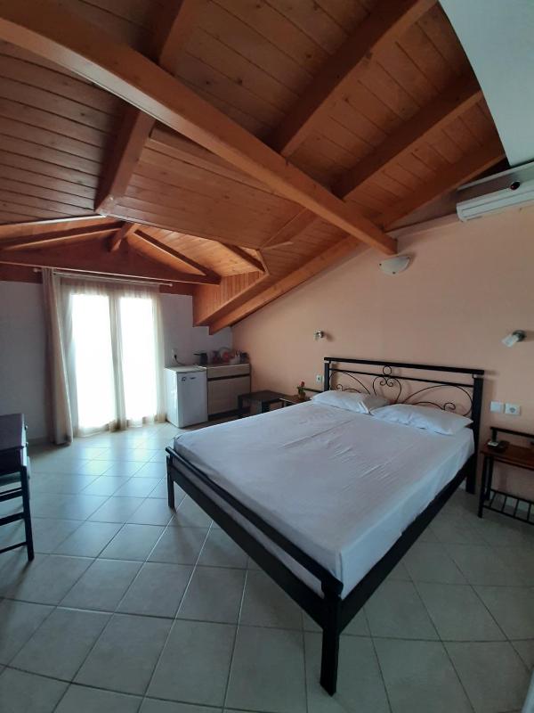 Double Room image 3