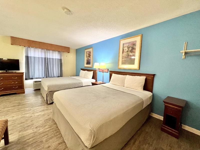 Deluxe Queen Suite image 1