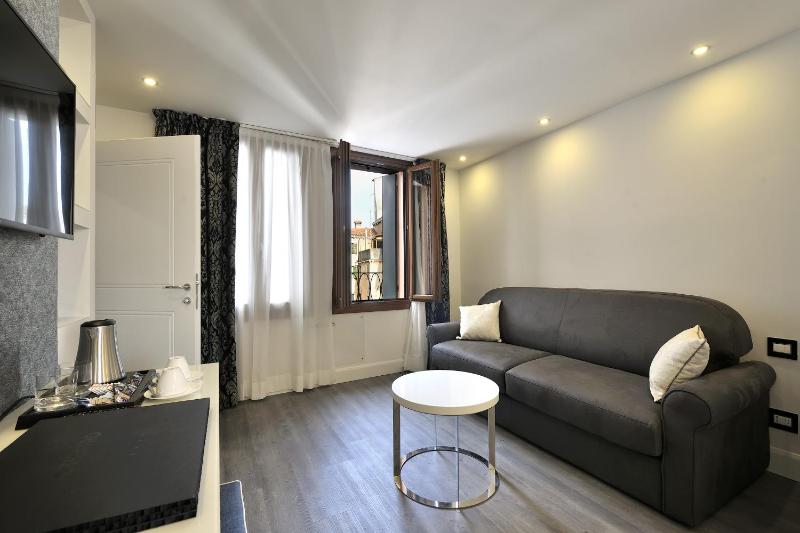 Junior Suite image 2