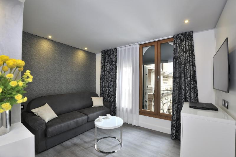 Deluxe Junior Suite image 2