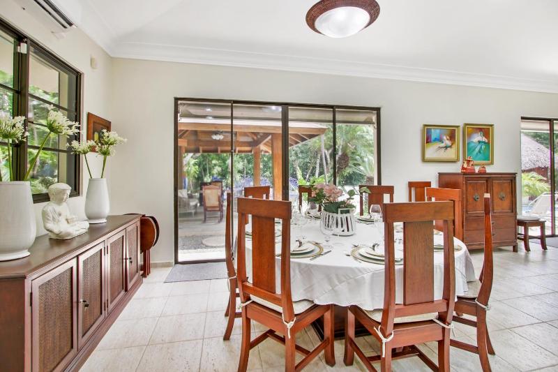 Spacious 4 Bedroom Villa with Pool Touring Cart & Maid - image 41
