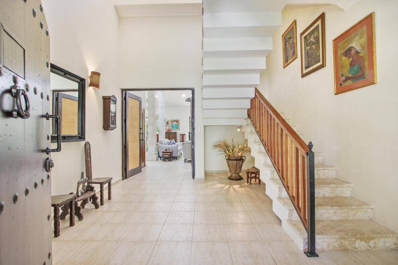 Spacious 4 Bedroom Villa with Pool Touring Cart & Maid - image 39