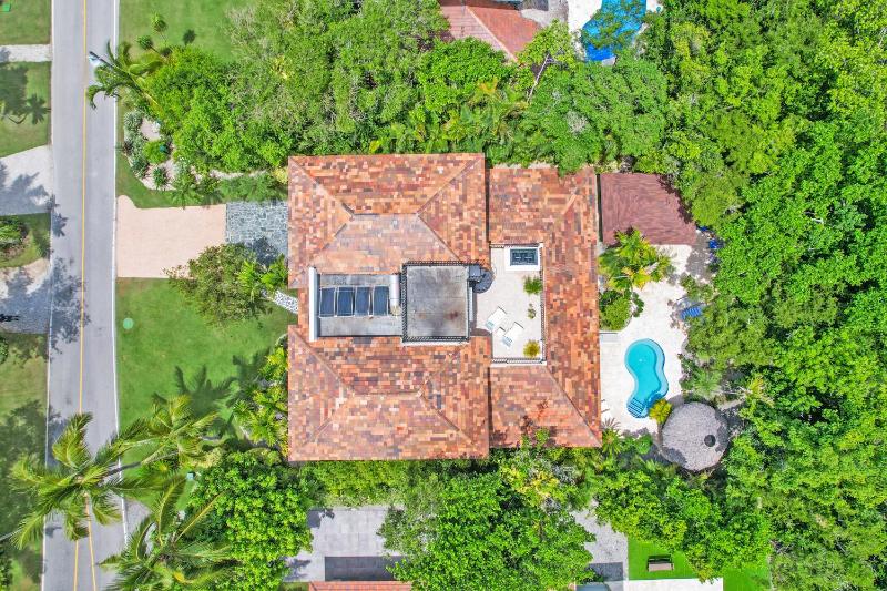Spacious 4 Bedroom Villa with Pool Touring Cart & Maid - image 40