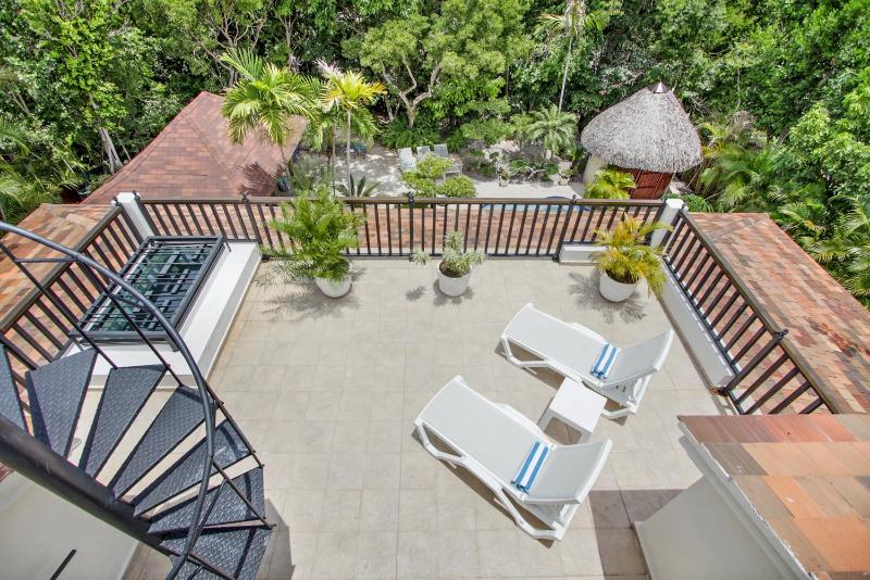Spacious 4 Bedroom Villa with Pool Touring Cart & Maid - image 48