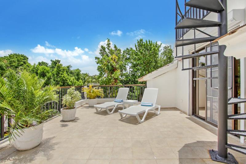 Spacious 4 Bedroom Villa with Pool Touring Cart & Maid - image 49