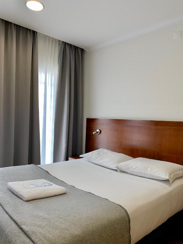 Double Room image 4