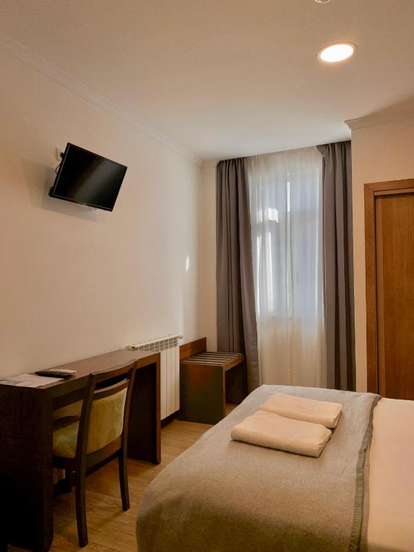 Double Room - Disability Access image 3