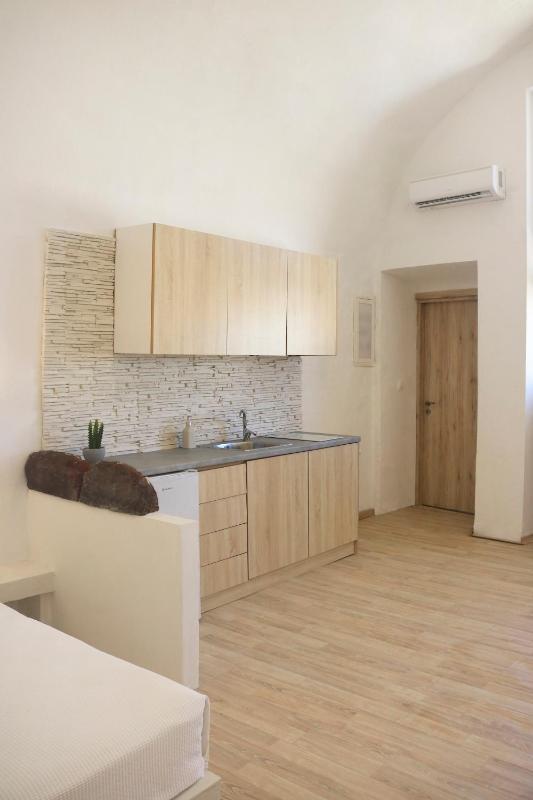 Standard Quadruple Room image 3