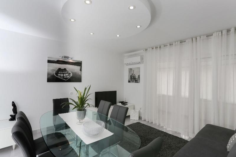 Apartment Lucija - image 12