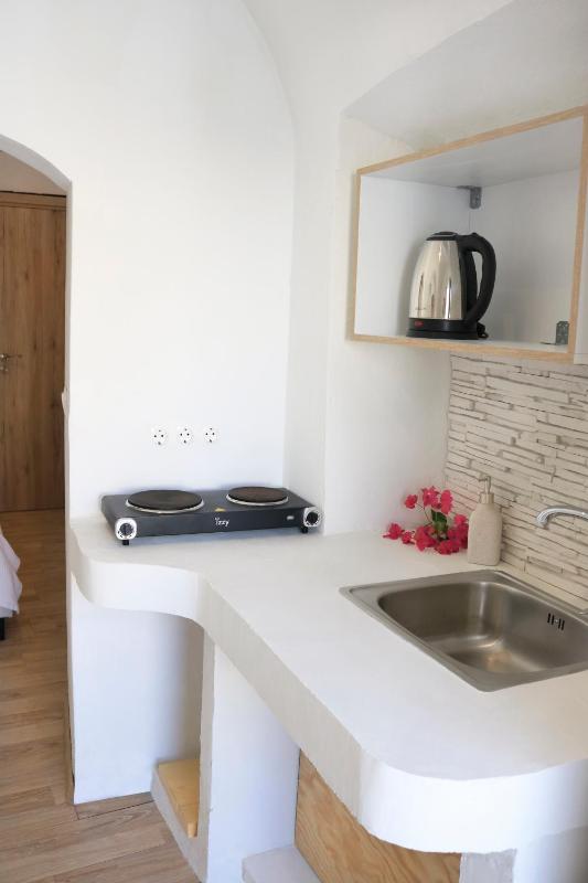 Standard Double Room image 3