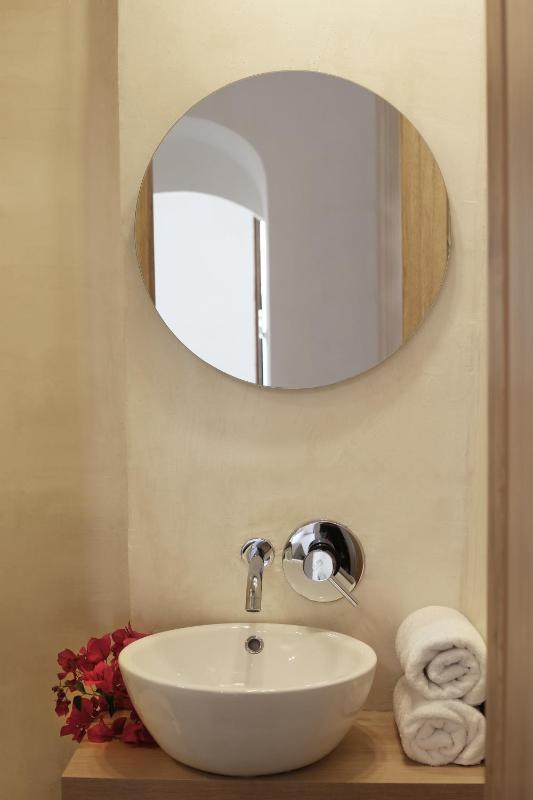 Standard Double Room image 4