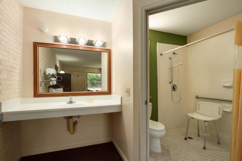 King Room - Disability Access/Non-Smoking image 3