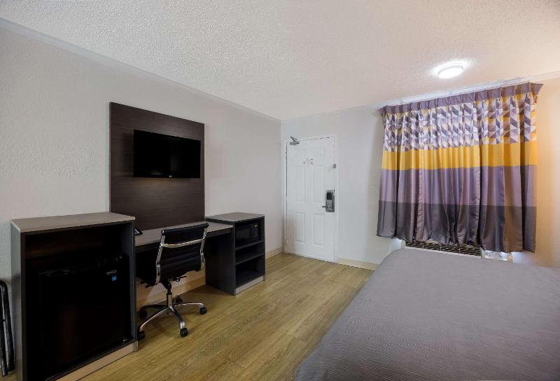 King Room - Disability Access/Non-Smoking image 3