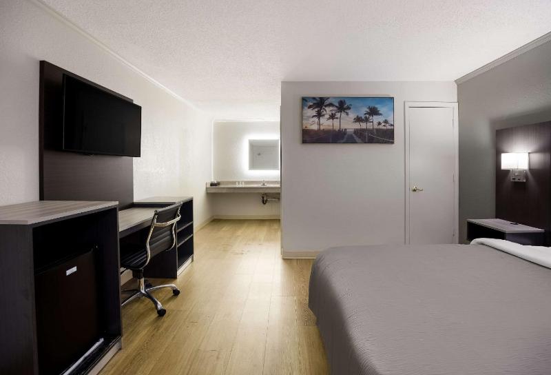 King Room - Non-Smoking image 3