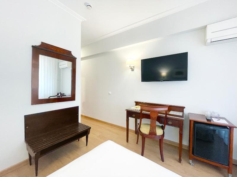 Single Room image 3