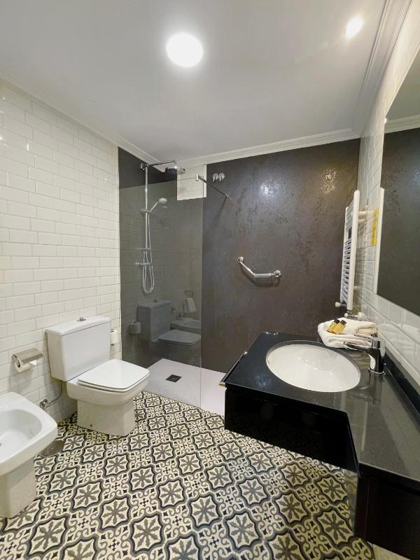 Single Room image 4