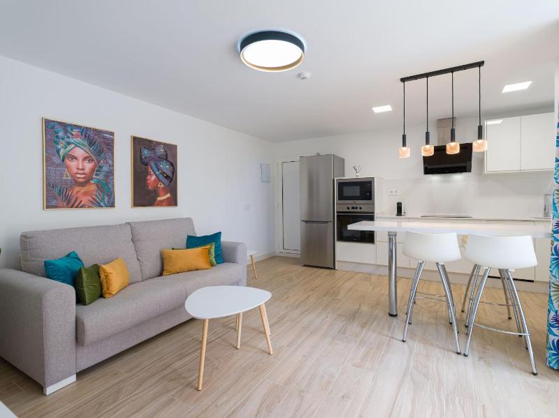 Olas Suites Playa del Ingles - image 8