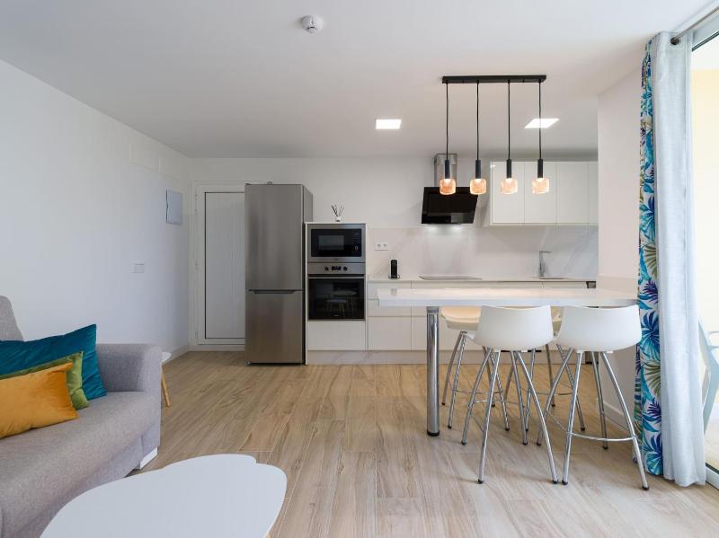 Olas Suites Playa del Ingles - image 2