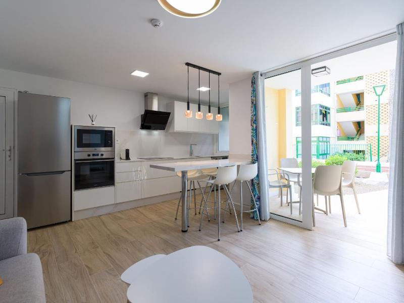 Olas Suites Playa del Ingles - image 3
