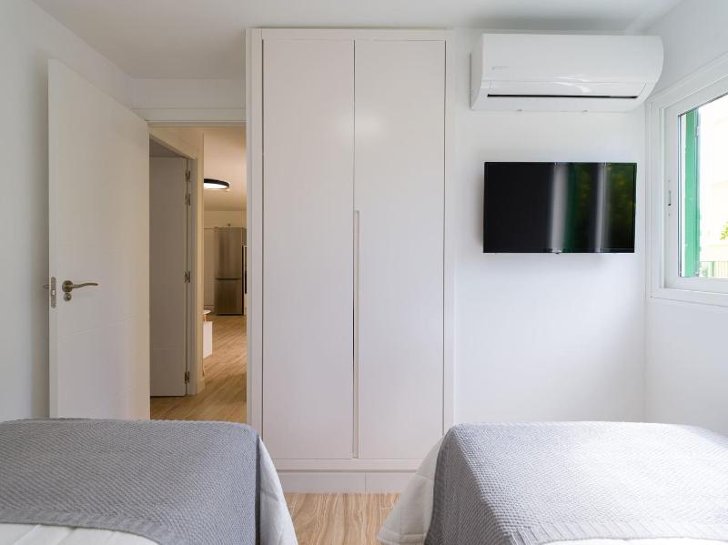Olas Suites Playa del Ingles - image 12