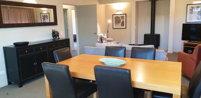 Meadowstone Villa | Cosy with Gas Fireplace & BBQ - image 3