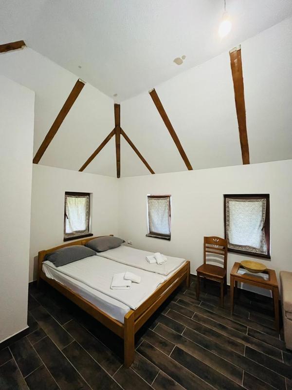 Studio Apartment - image 6