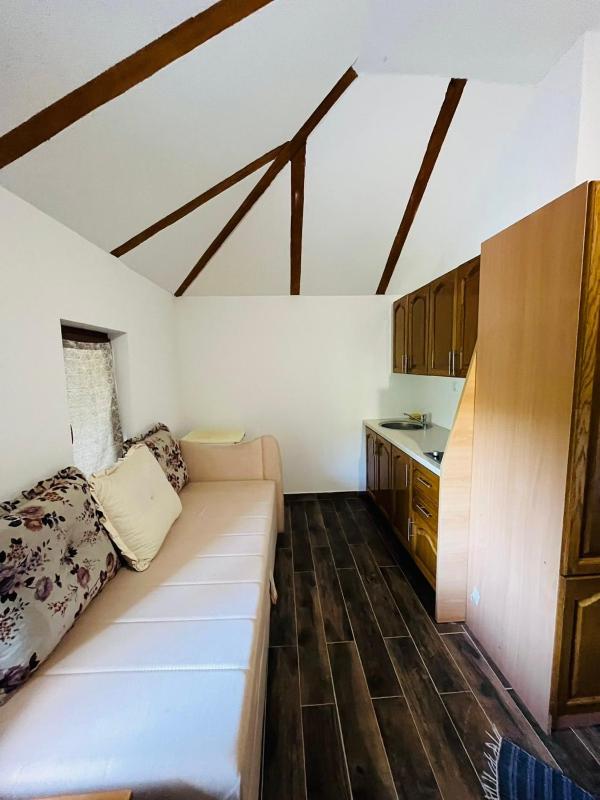 Studio Apartment - image 9