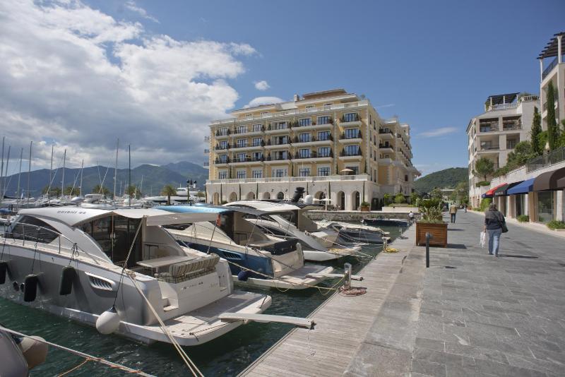 One-Bedroom Apartment image 4