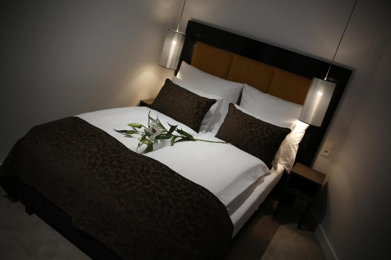 Deluxe Double Room with Shower image 1