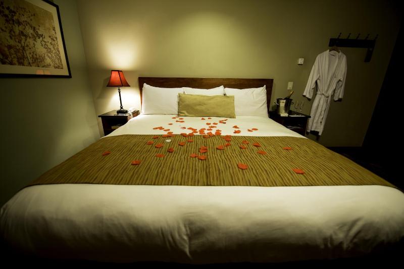 King Room (No A/C) image 4
