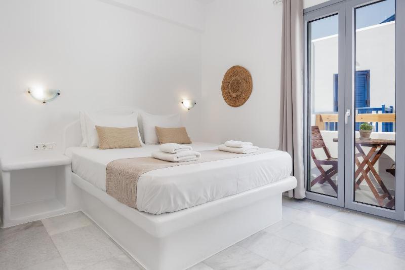 Double Room with Balcony image 1