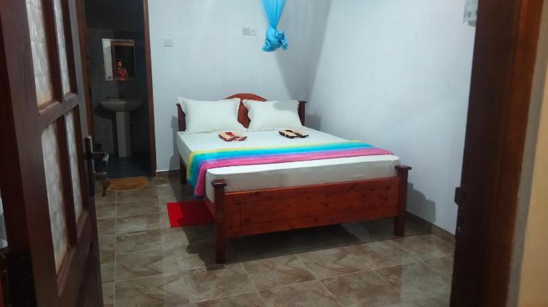 Mature Home Ella - image 2