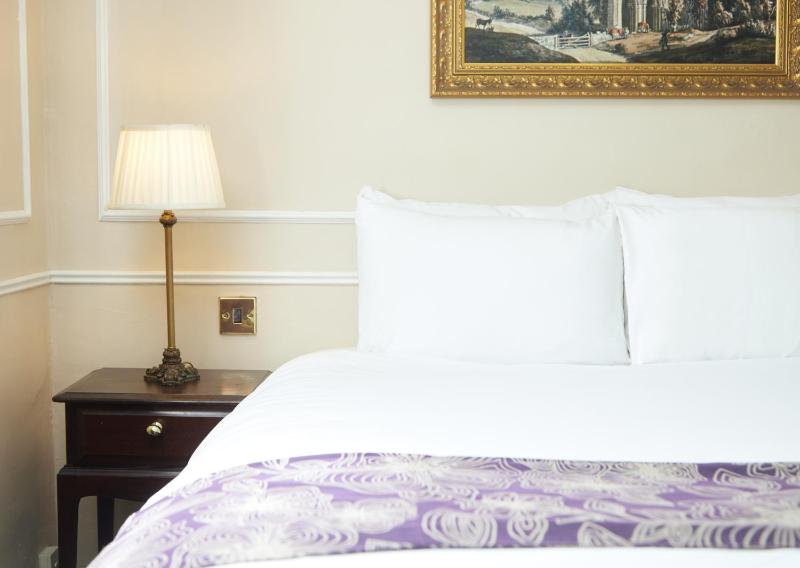Double Room image 4
